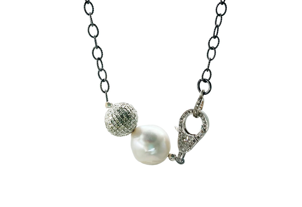Baroque Pearls and Lobster Clase