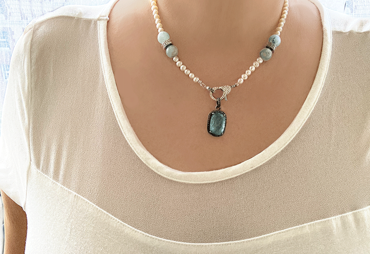Aquamarine-and-diamond-pendant