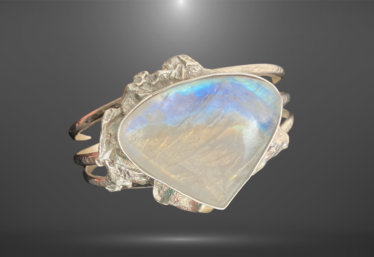 GU_May_BigPic_CU_Moonstone2
