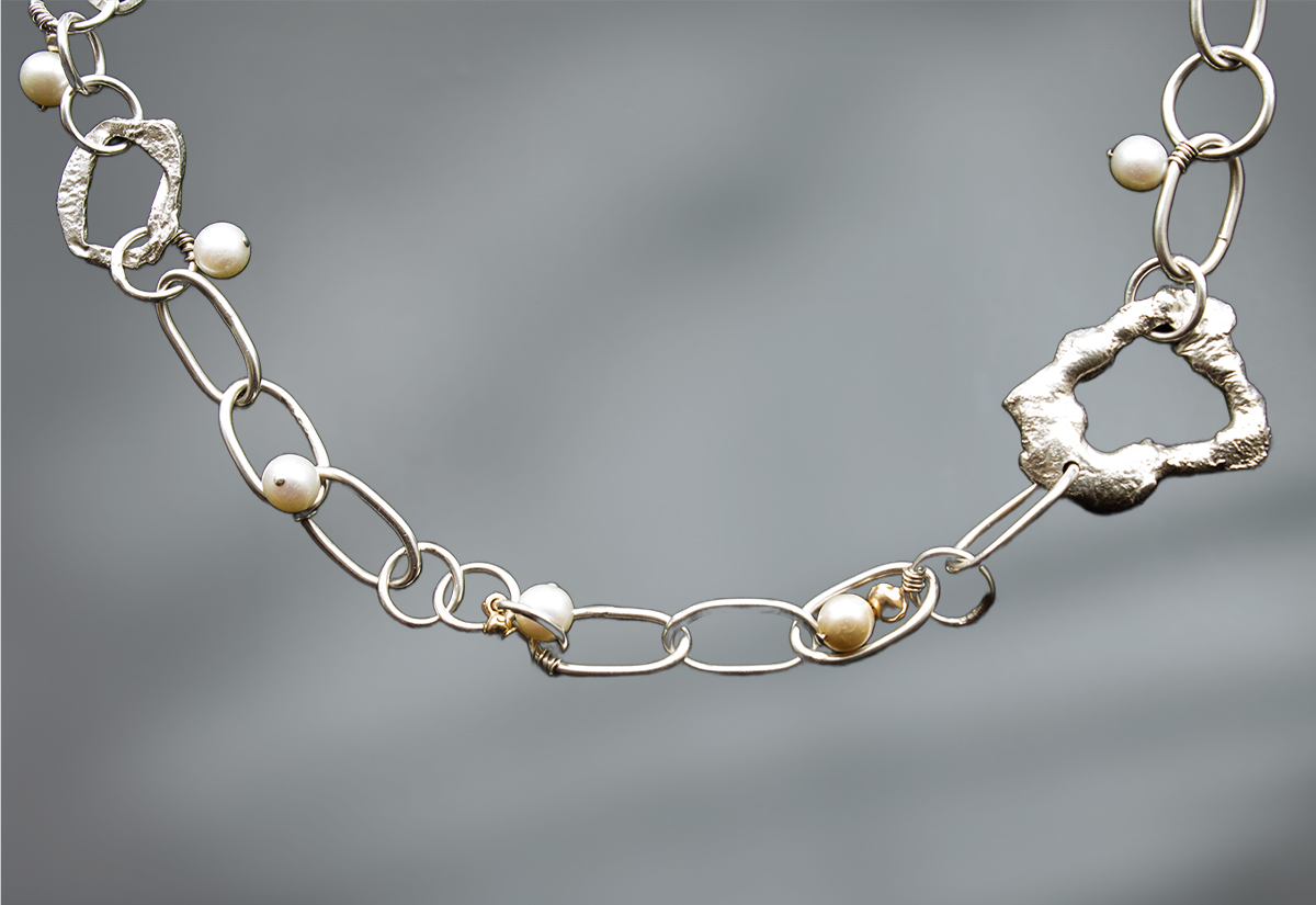 GU_May_BigPic_CU_PearlSilverChain_23